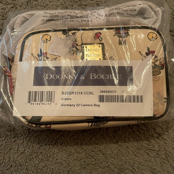 Disney Dooney & Bourke camera bag - Picture 2 of 2